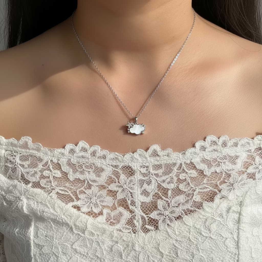 Collier Pendentif Nuage Nacré